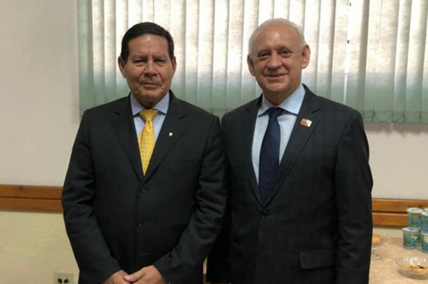 Presidente Ademar Traiano recepciona o presidente em exercício Hamilton Mourão em solenidade que marca os 140 anos do Regimento Coronel Dulcídio da PMPR.