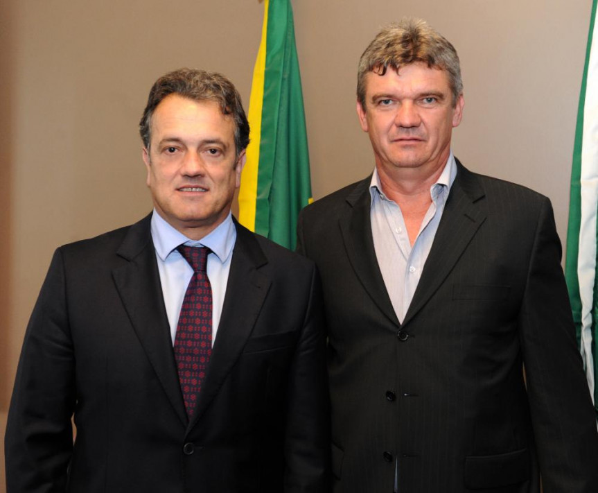 Deputado Plauto Miró (DEM) e o novo prefeito de Jaguariaíva, José Sloboda.