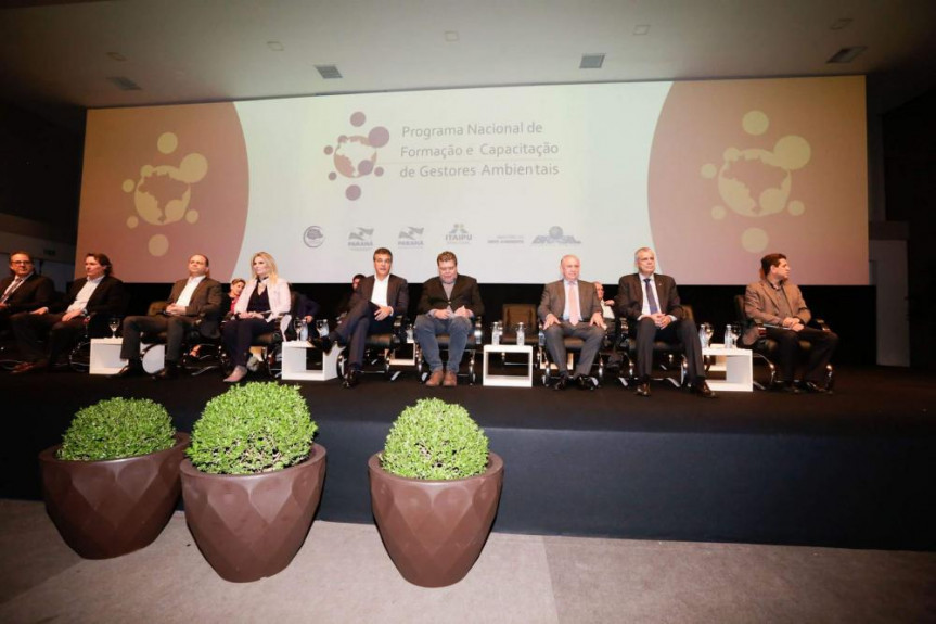 Acordo de Cooperação Técnica entre o Governo do Estado e o Ministério do Meio Ambiente, foi firmado em Foz do Iguaçu. 