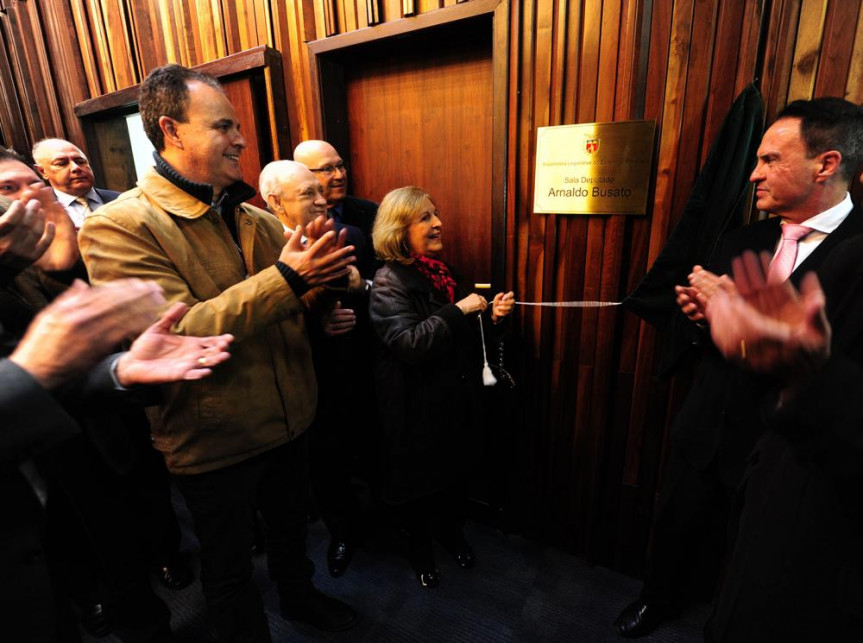 Familiares estiveram presentes na inauguração da Sala Deputado Arnaldo Busato, na Assembleia Legislativa, em 2016.