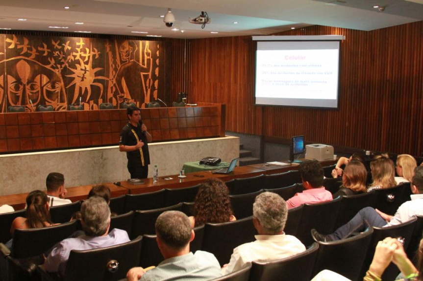 Mauro Valle, gestor de trânsito da Escola Pública do Detran/PR falou sobre “comportamento defensivo” em palestras sobre a Semana Nacional de Trânsito.