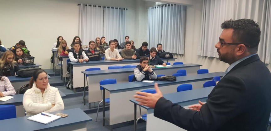Inscritos da UEPG no Parlamento Universitário 2019 realizam treinamento.
