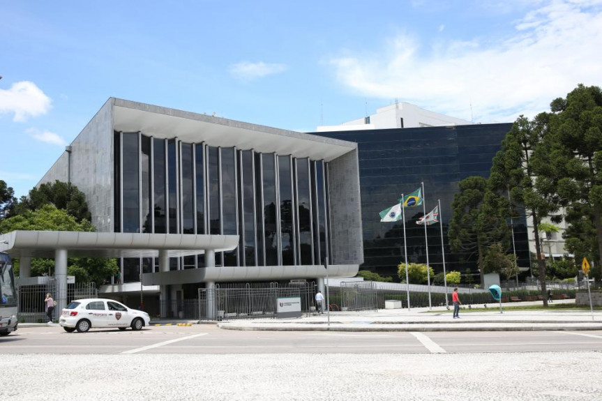 Fachada da Assembleia Legislativa do Paraná
