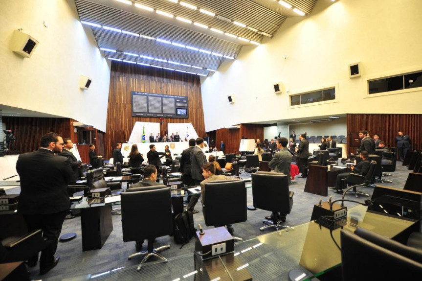 Projeto "Parlamento Universitário" na Sessão Plenária da manhã de hoje (28).