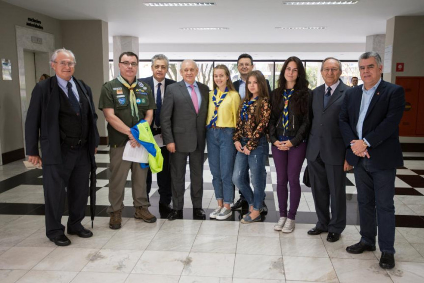 Presidente Ademar Traiano (PSDB) recebe o Vice presidente da UEB, Oscar Palmquist e refugiadas ucranianas.