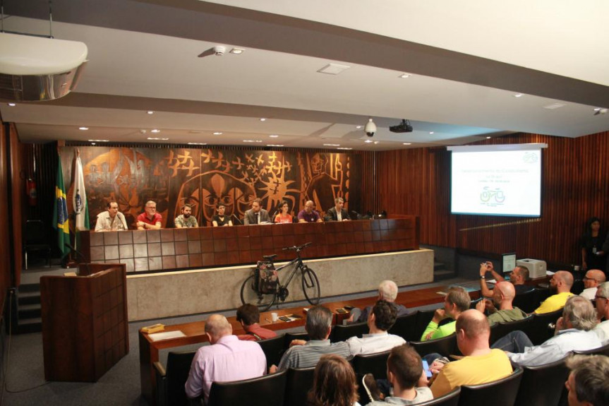 A audiência pública “Cicloturismo no Paraná” foi realizada no Plenarinho.