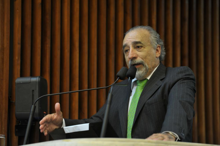 Deputado Rasca Rodrigues (PV) na sessão plenária de segunda-feira (31).