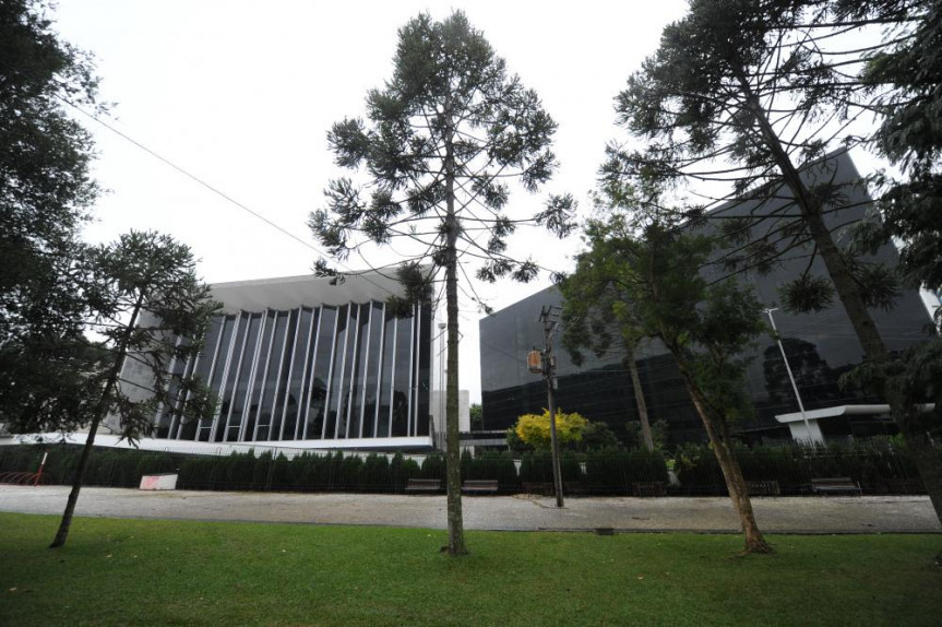 Fachada Assembleia Legislativa do Paraná.