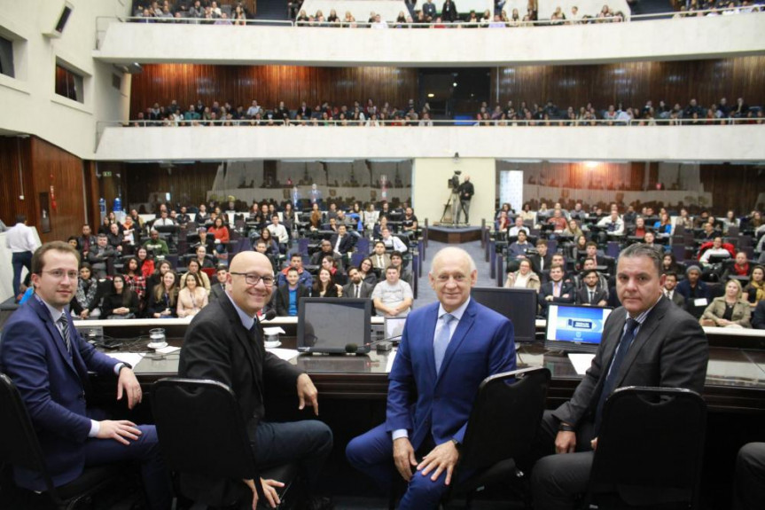 Treinamento dos inscritos no Parlamento Universitário 2019.