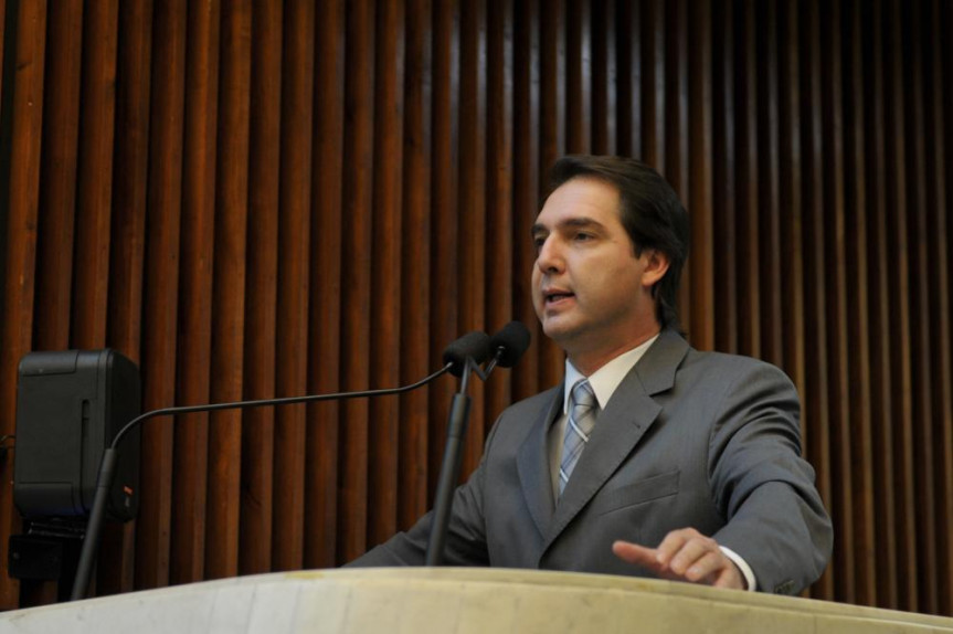 Deputado Wilson Quinteiro durante a sessão plenária desta segunda-feira (11).