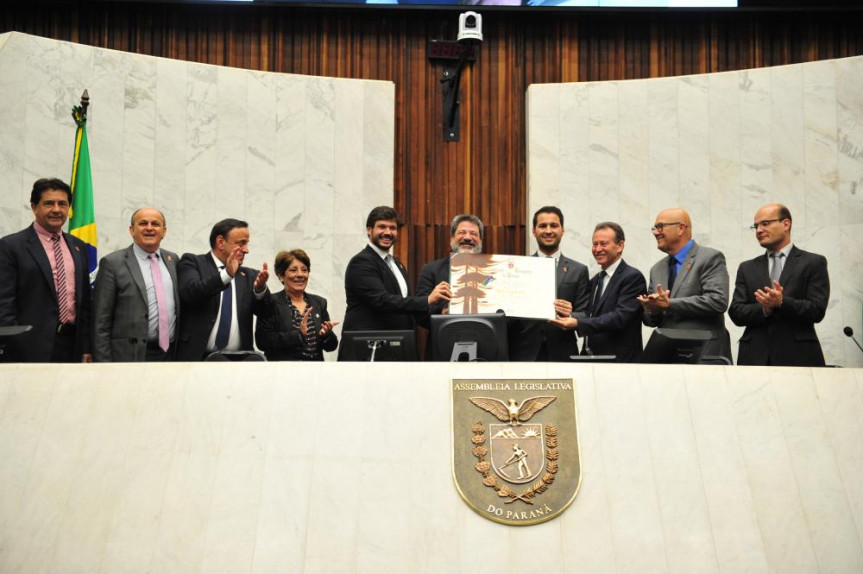 Sessão solene de outorga do título de Cidadania Benemérita do Paraná ao professor e filósofo Mario Sergio Cortella.