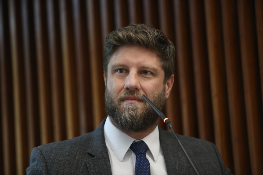 O deputado Requião Filho (PT) se pronunciou na sessão plenária desta segunda-feira (19).