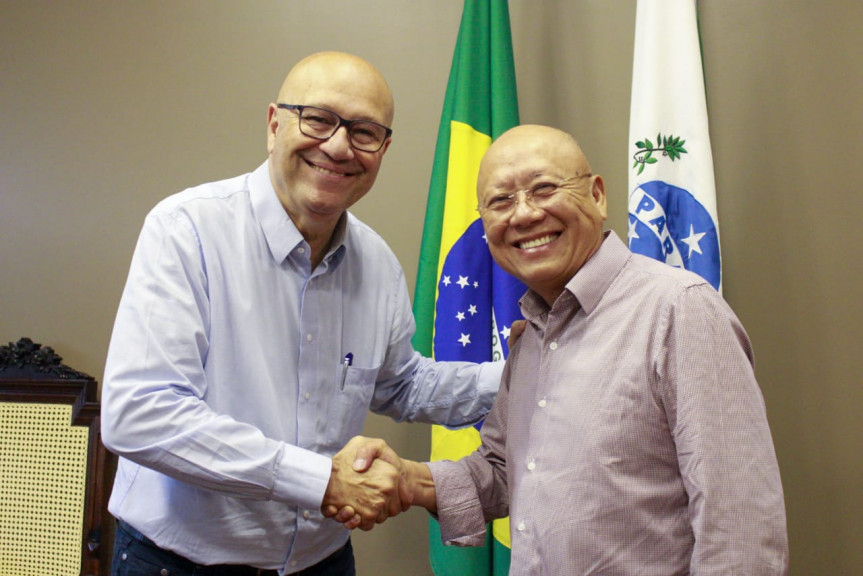 Deputado Romanelli (PSB) com o prefeito de Carlópolis, Hiroshi Kubo (PSDB), uma das cidades que irão aderir ao Pacto Infância Segura da Secretaria de Justiça, Família e Trabalho.