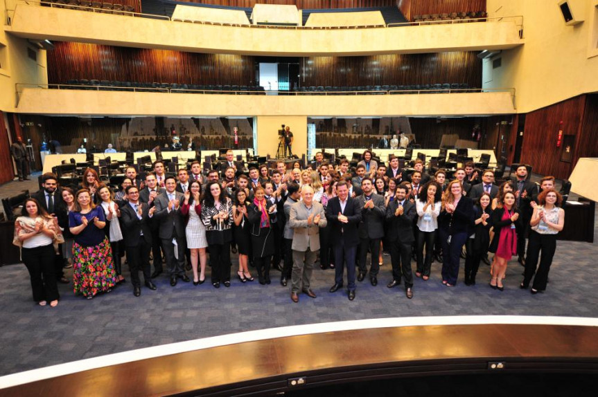 Assembleia Legislativa do Paraná recebe o III Prêmio Cultural da ABEL.
