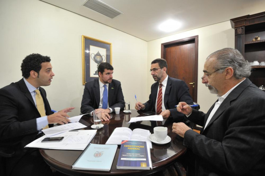 Da esquerda para a direita, deputados Bernardo Carli (PSDB), Pedro Lupion (DEM),  Enio Verri (PT) e Rasca Rodrigues (PV).