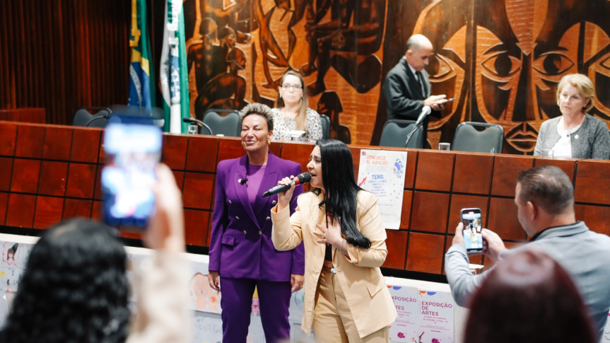 A deputada cantora Mara Lima é presidente da Comissão de Defesa dos Direitos da Mulher da Assembleia Legislativa do Paraná.