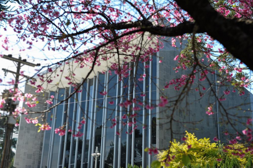 Fachada Assembleia Legislativa do Paraná.