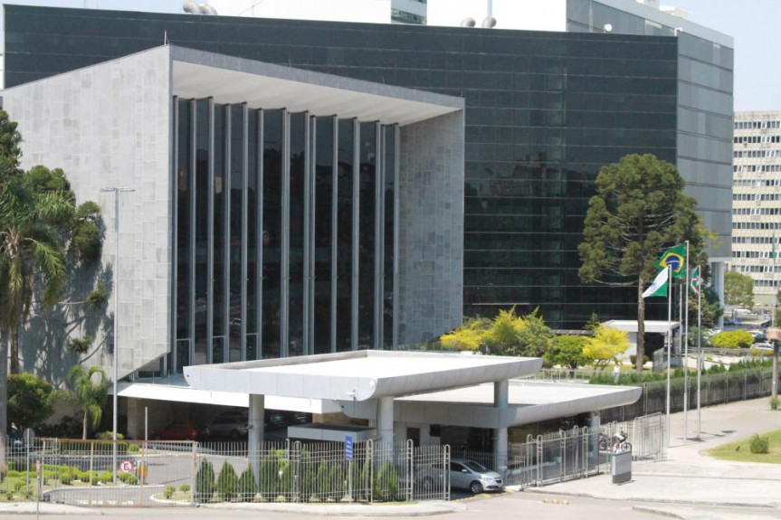 Fachada Assembleia Legislativa do Paraná.