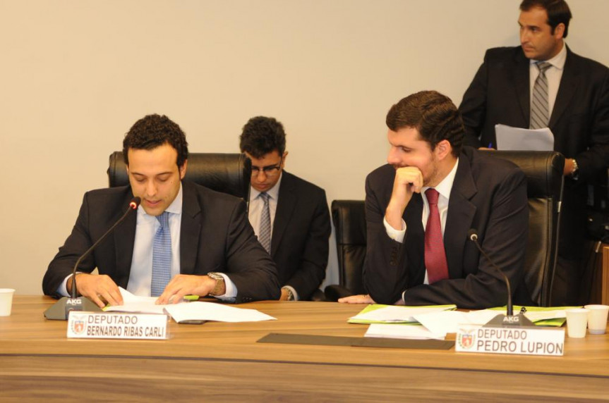 Deputado Bernardo Ribas Carli (PSDB) e deputado Pedro Lupion (DEM), em reunião da CCJ do dia 03/05/2016.