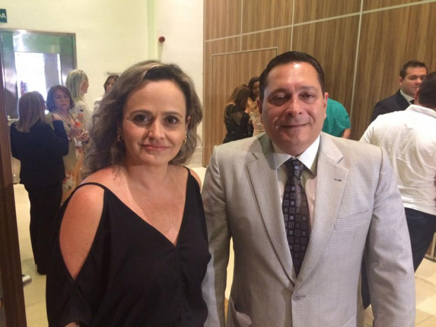 Jornalista Kátia Chagas ao lado do deputado Ezequiel Ferreira (PSDB), presidente da Assembleia Legislativa do Rio Grande do Norte.