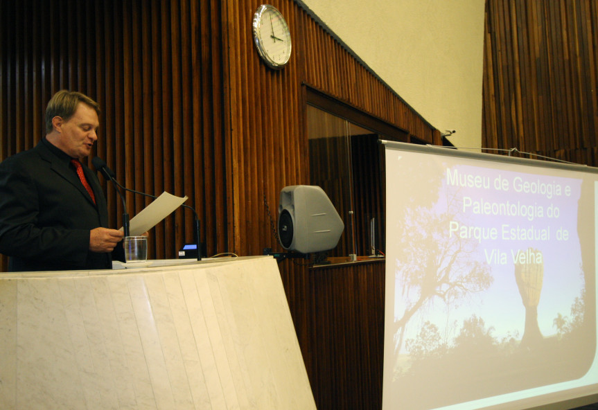 Diretor-Presidente da Fundação João José Bigarella (Funabi), Glaucon Horrocks, faz discurso em Plenário.