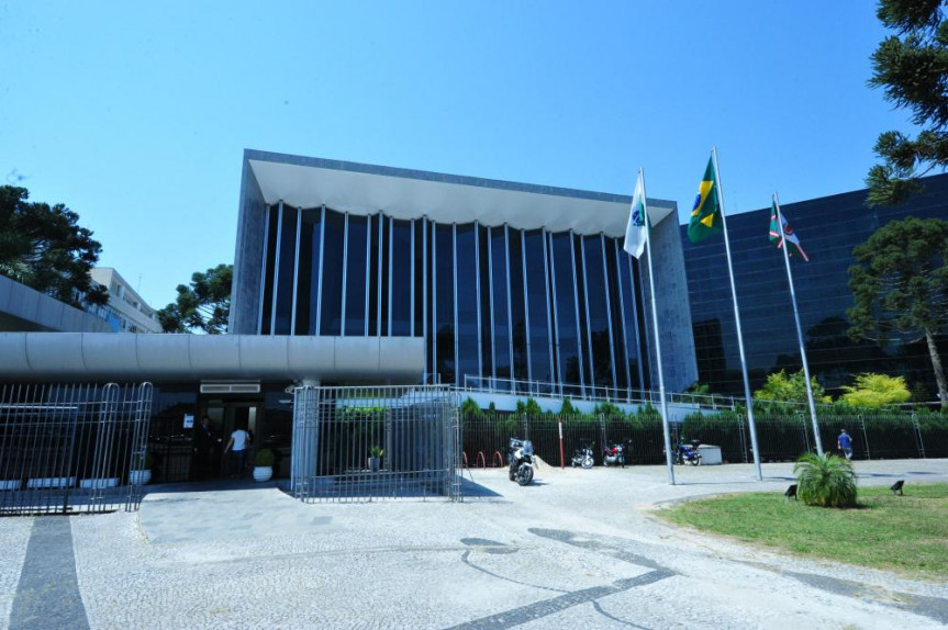 Fachada Assembleia Legislativa do Paraná.