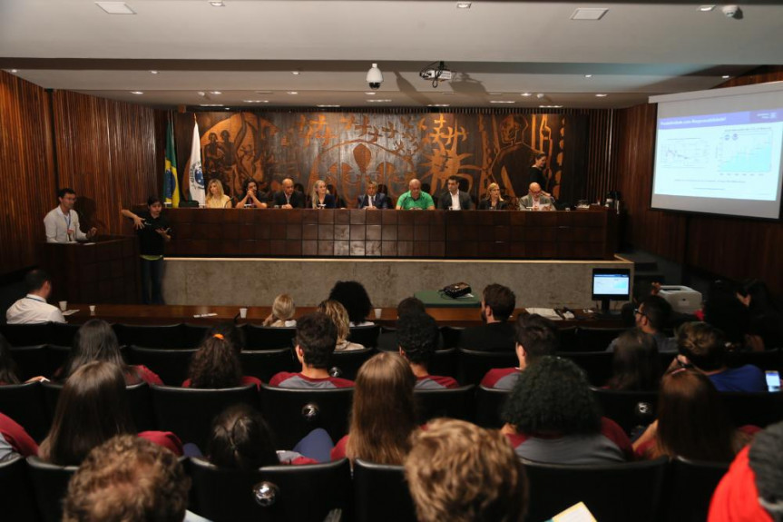 Um encontro promovido pela Comissão, em abril, lotou o auditório do Plenarinho para a audiência pública “Assim Caminha a Juventude”.