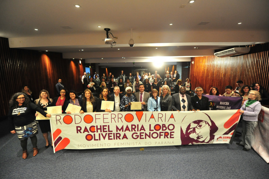 Audiência pública proposta pelos deputados Arilson Chiorato e Luciana Rafagnin reuniu palestrantes para falar sobre a violência contra a mulher.