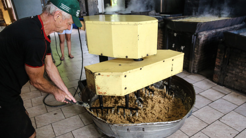 A produção de melado em Capanema tem origem nas famílias de agricultores familiares que começaram a fabricar o produto nos anos 1980.