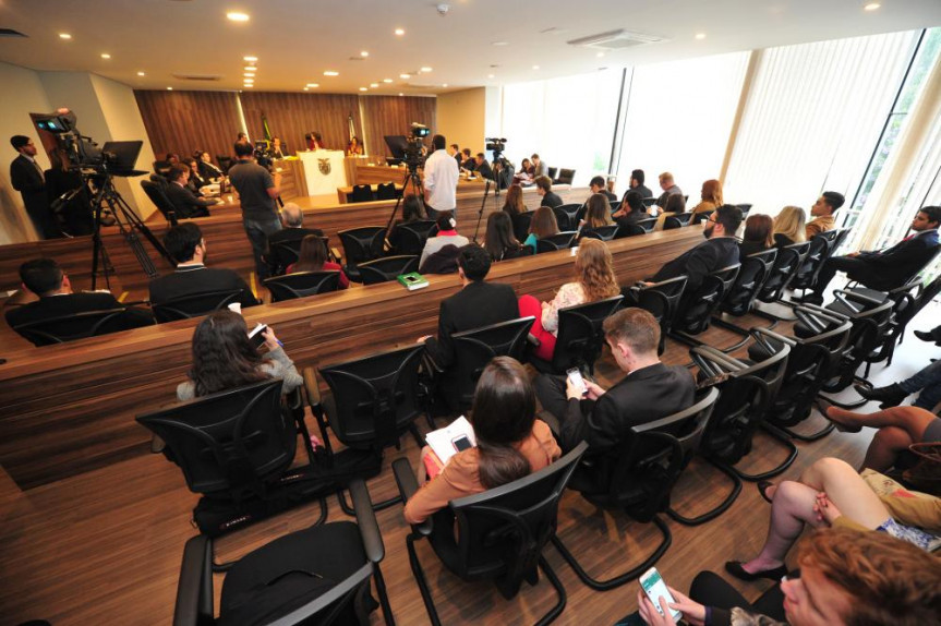 Parlamento Universitário realiza reuniões da CCJ e Comissões temáticas.