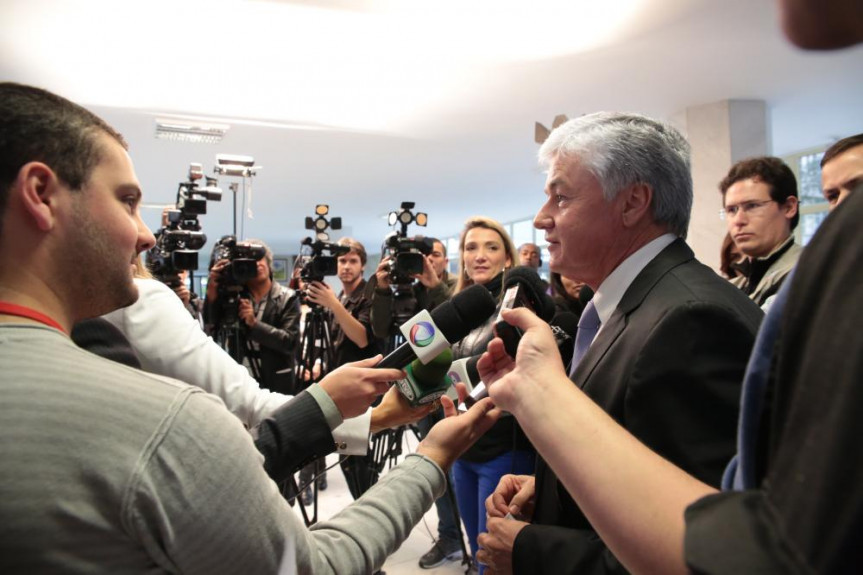 Presidente da Alep, deputado Rossoni (PSDB) concede entrevista coletiva. 