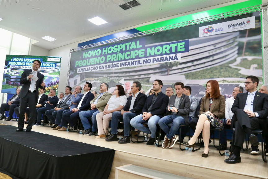 O primeiro-secretário da Assembleia, deputado estadual Alexandre Curi (PSD), e a segunda-secretária, deputada Maria Victoria (PP), participaram do anúncio do novo hospital de referência para atendimentos pediátricos, nesta segunda-feira (11), no Palácio Iguaçu.