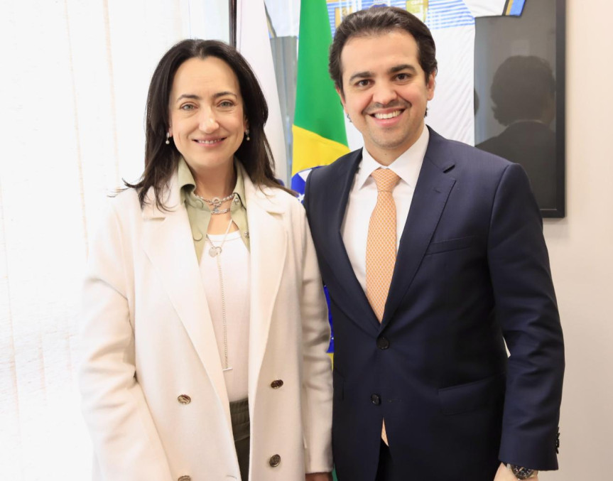 O deputado Luiz Fernando Guerra (União) ao lado da deputada federal Rosangela Moro (União-SP).