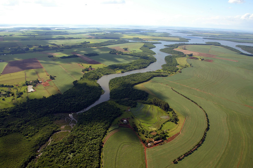 O texto visa promover as potencialidades do ecoturismo e o desenvolvimento econômico sustentável nos municípios que se encontram na Bacia Hidrográfica do Rio Iguaçu