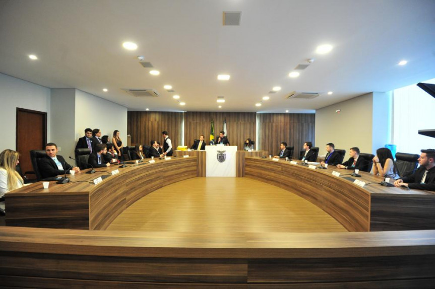 CCJ do Parlamento Universitário faz sua primeira reunião.
