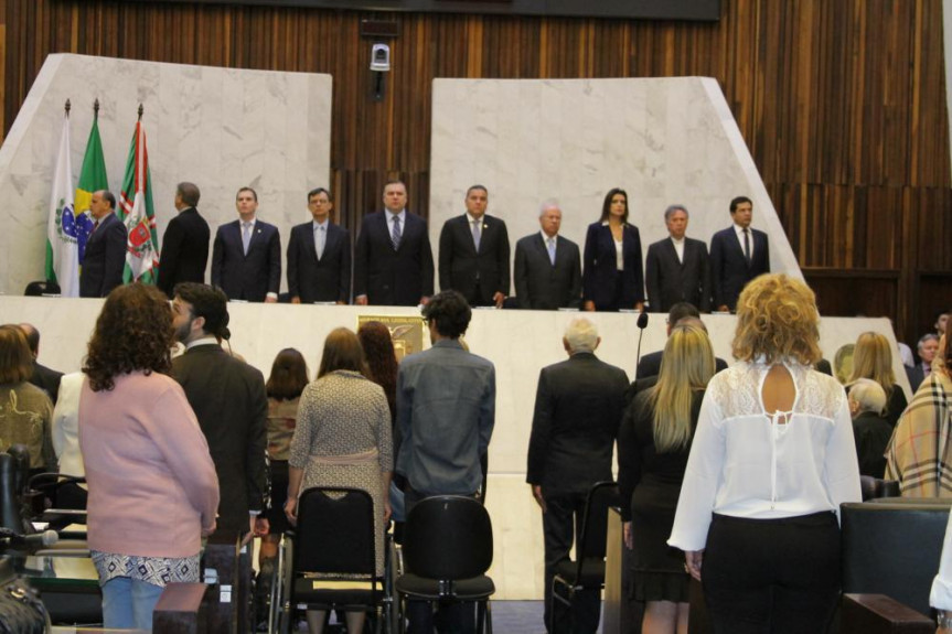 Sessão Solene Comemorativa aos 324 anos de fundação da cidade de Curitiba, por proposição do deputado Ney Leprevost (PSD).