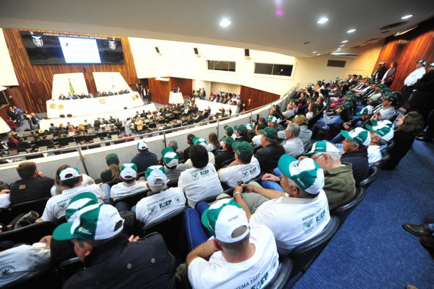 Audiência pública proposta pelo deputado Anibelli Neto (MDB), presidente da Comissão de Agricultura da Alep, reuniu aproximadamente 1500 pessoas na manhã desta quarta-feira.