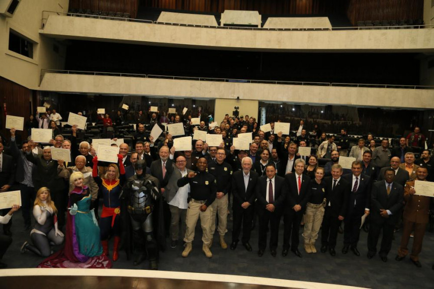 Sessão solene na Assembleia Legislativa, proposta pelo deputado Hussein Bakri (PSD), homenageou os 91 anos da Polícia Rodoviária Federal e encerrou a Semana Nacional de Trânsito.