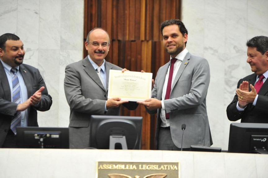 Sessão solene proposta pelo deputado Goura (PDT) homenageou os principais dirigentes Ordem Rosacruz.