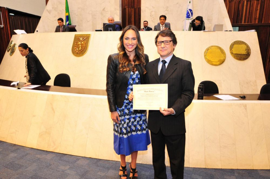 Grande Expediente  - Entrega de Menção Honrosa ao professor doutor Ricardo Soccol, por proposição da deputada Maria Victoria (PP).