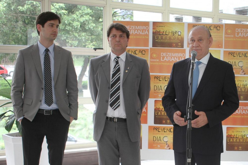 "Dezembro Laranja" foi lançado oficialmente hoje (12) pelo presidente Ademar Traiano (PSDB) e pelo deputado Anibelli Neto (PMDB).