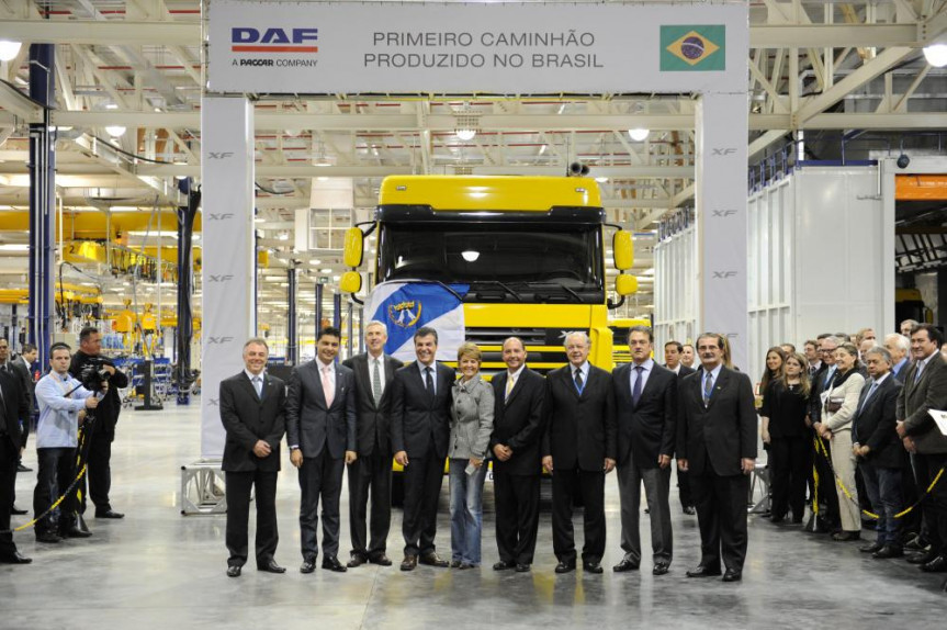 Autoridades participam da solenidade em Ponta Grossa (PR). 