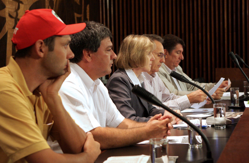 Deputada Luciana Rafagnin (PT) conduz a audiência pública.
