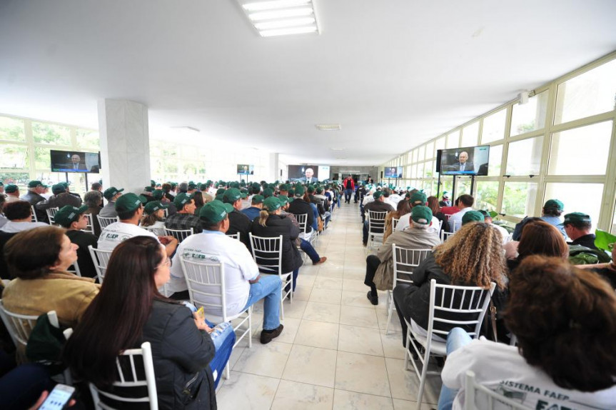 Audiência pública proposta pelo deputado Anibelli Neto (MDB), presidente da Comissão de Agricultura da Alep, reuniu aproximadamente 1500 pessoas na manhã desta quarta-feira.