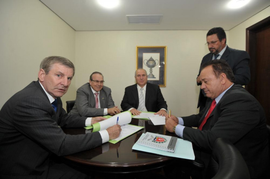 Da esquerda para a direita, deputados Elio Rusch (DEM), Jonas Guimarães (PMDB), Francisco Bührer (PSDB) e Roberto Aciolli (PV). 