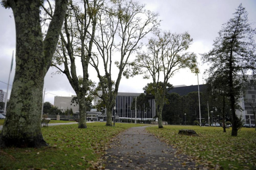 Fachada Assembleia Legislativa do Paraná.