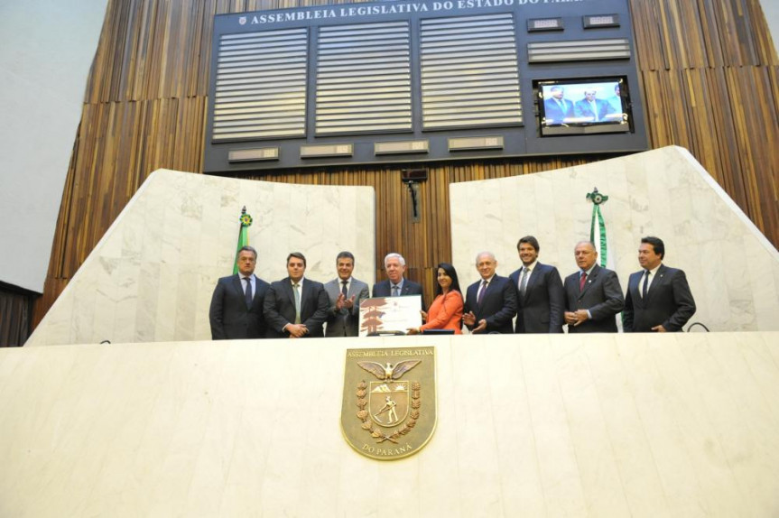 Título de Cidadania Honorária do Estado do Paraná é entregue ao pastor Wagner Gaby, na Assembleia Legislativa.