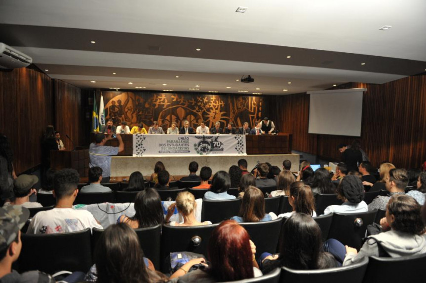 Cerimônia de posse da nova diretoria da UPES no Plenarinho da Alep