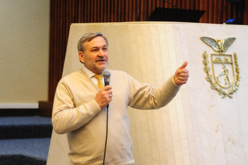 João Pedro Casaratto, especialista em dívida pública, falou aos deputados na sessão plenária desta segunda-feira (13).