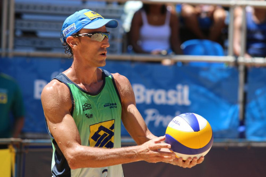 Jogador Emanuel, do vôlei de praia.